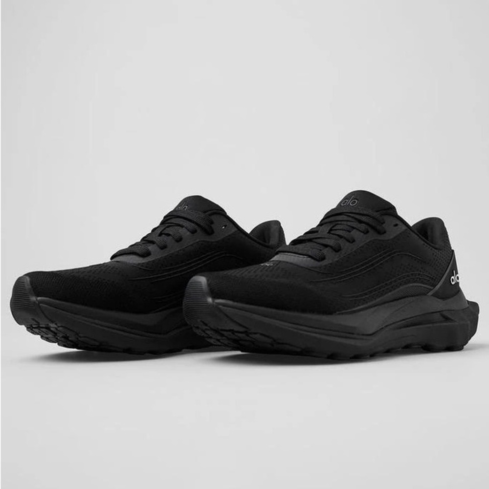NWOT Alo Black Runner Sneakers, 6.5W